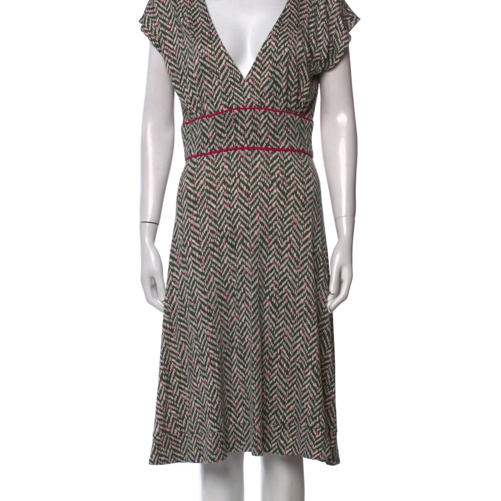 Diane Von Furstenberg silk Spring dress fit and flare size 8